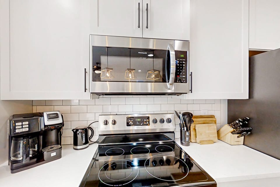 House, Multiple Beds, Kitchen, Ocean View (Liberty Manor) | Private kitchen