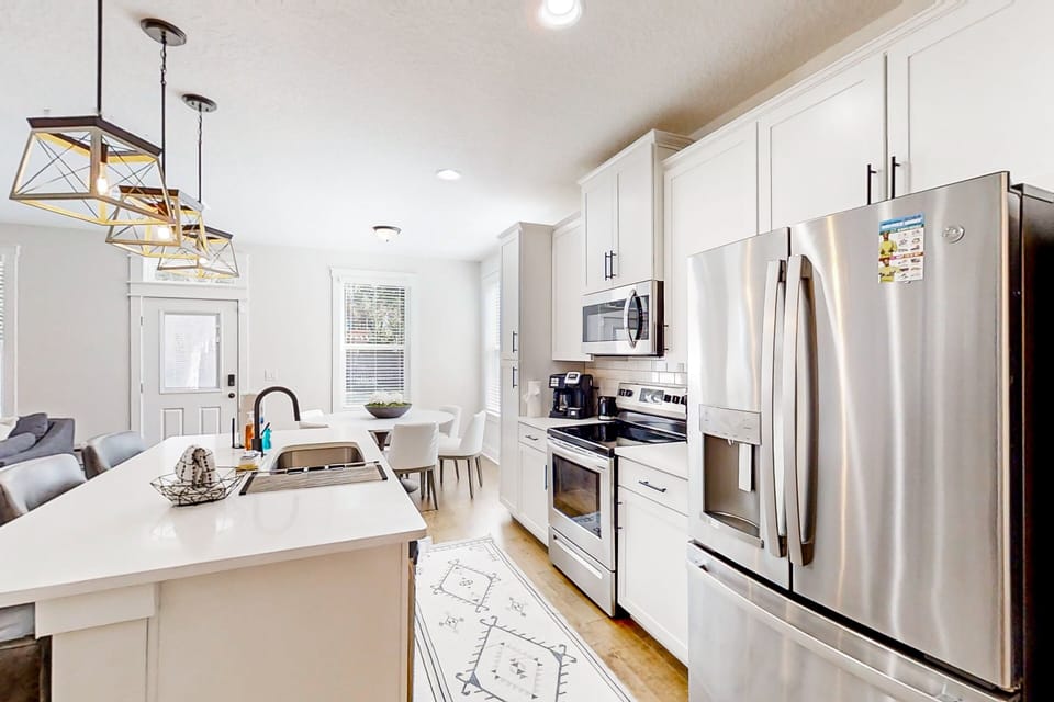 House, Multiple Beds, Kitchen, Ocean View (Liberty Manor) | Private kitchen