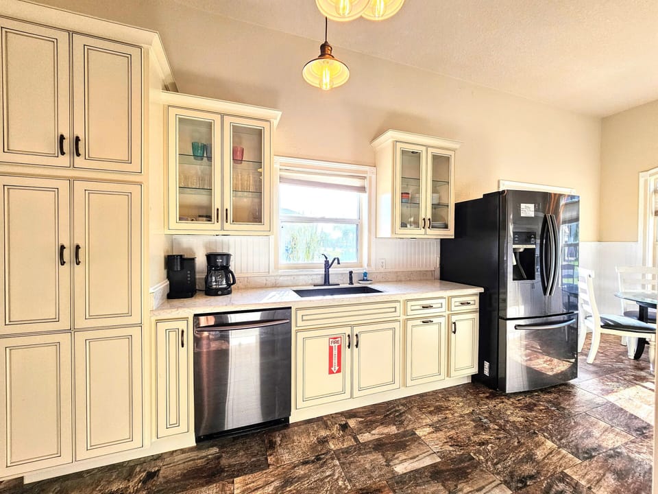 House, Multiple Beds, Pool Access, Pool View (Coral Casa) | Private kitchen