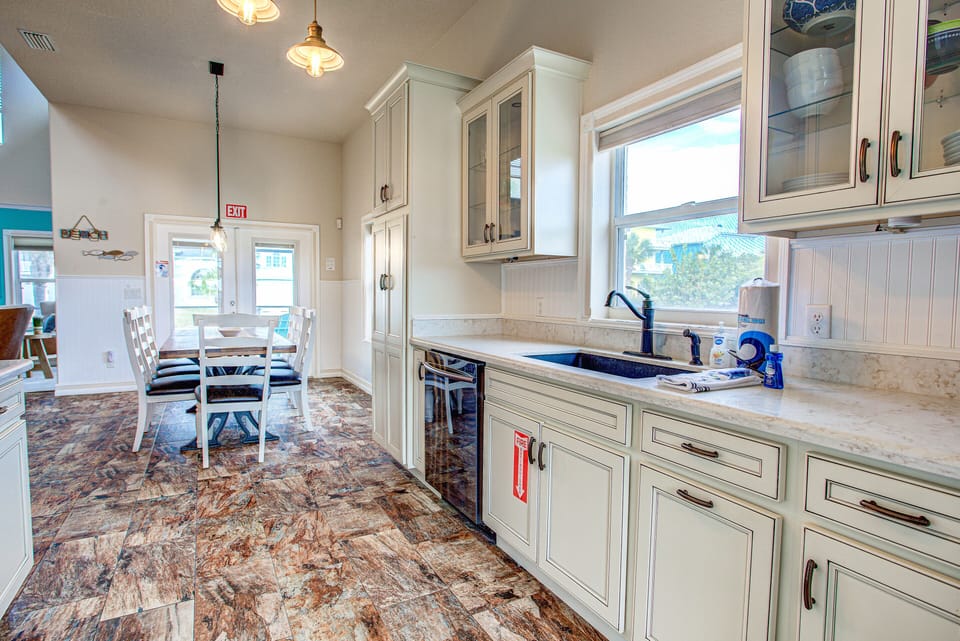 House, Multiple Beds, Pool Access, Pool View (Coral Casa) | Private kitchen