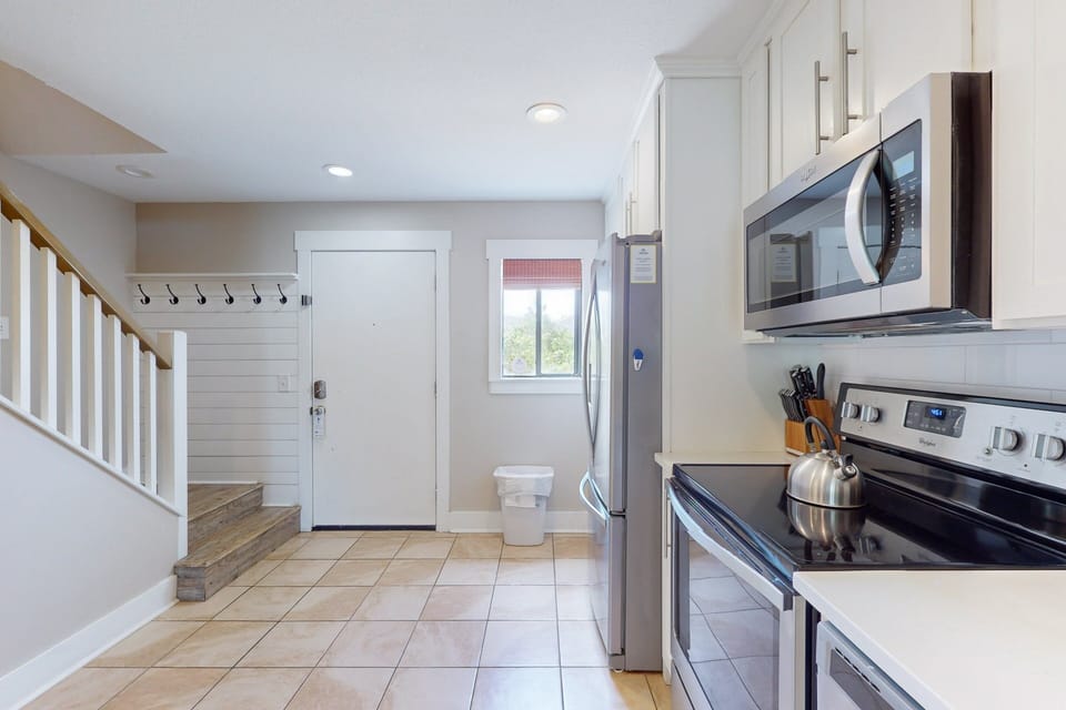 Condo, Multiple Beds, Pool Access, Pool View (Summerhouse Beach & Racquet Club #223) | Private kitchen