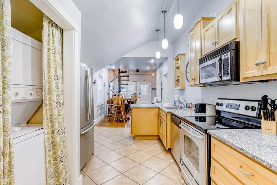 House, Multiple Beds, Patio, Garden View (Emerald Estate) | Private kitchen