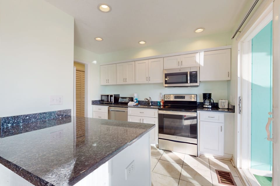House, Multiple Beds, Patio, Garden View (Ocean Paradise) | Private kitchen