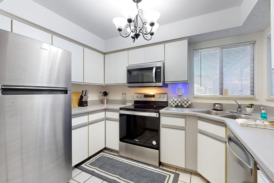 House, Multiple Beds, Pool Access, Pool View (Palm Coast Retreat) | Private kitchen