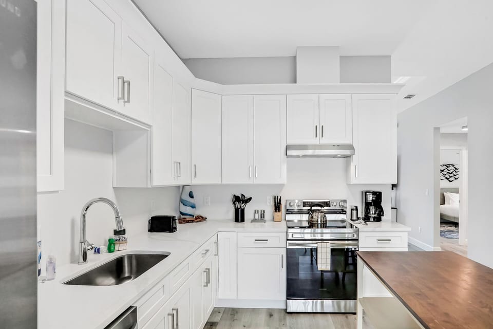 House, Multiple Beds, Pool Access, Pool View (SeaBreeze Villa A) | Private kitchen