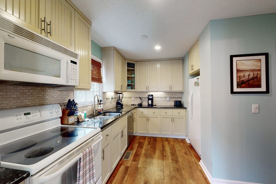 House, Multiple Beds, Patio, Garden View (Magnolia Cottage) | Private kitchen