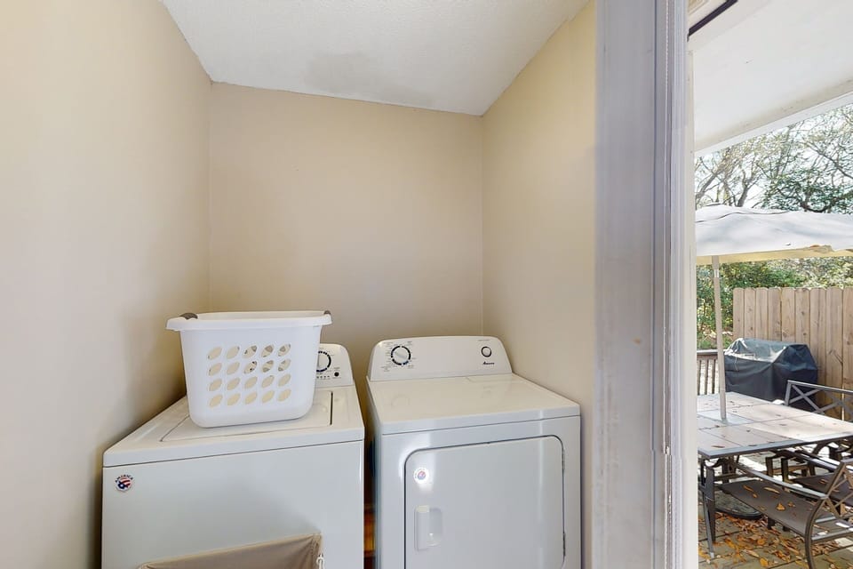 House, Multiple Beds, Patio, Garden View (Magnolia Cottage) | Laundry