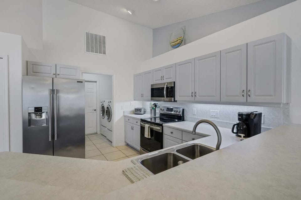 House, Multiple Beds, Pool Access, Pool View (The Lillie Pad) | Private kitchen