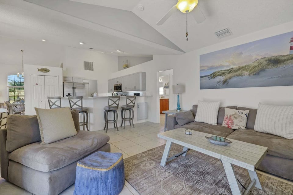 House, Multiple Beds, Pool Access, Pool View (The Lillie Pad) | Living area