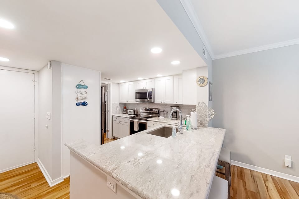 Condo, Multiple Beds, Balcony, Garden View (2120 Beach Wood) | Private kitchen
