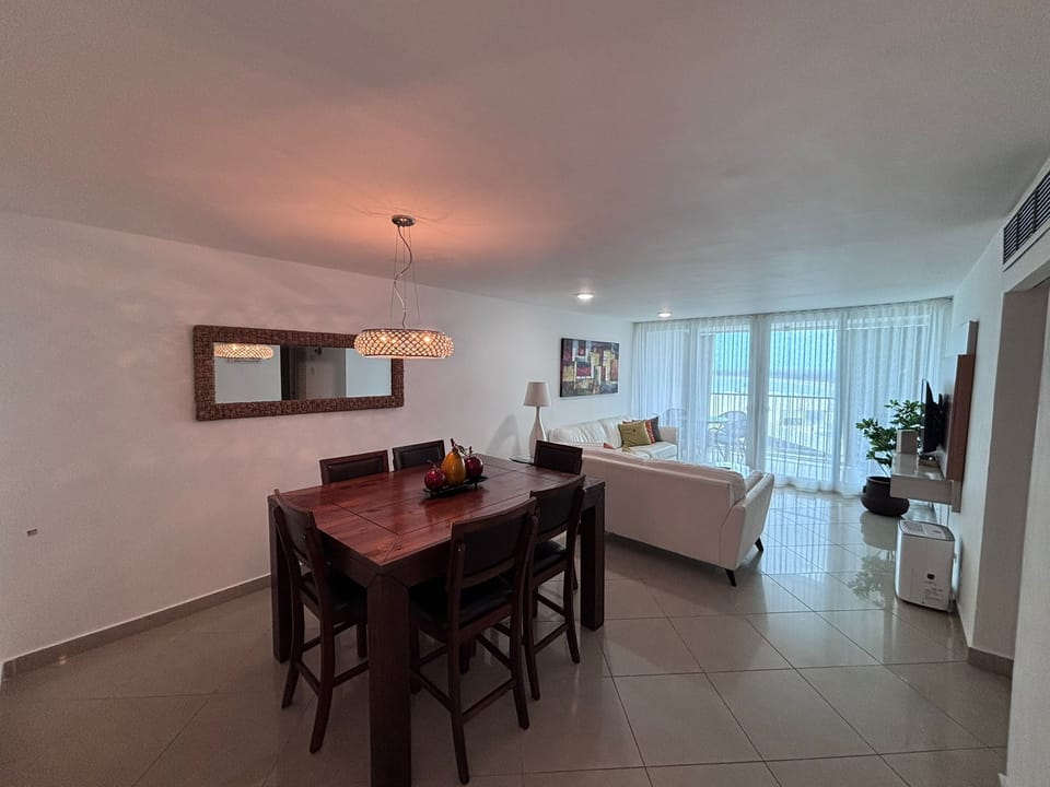 Open dinning/living room area with lots of light and relax working space.