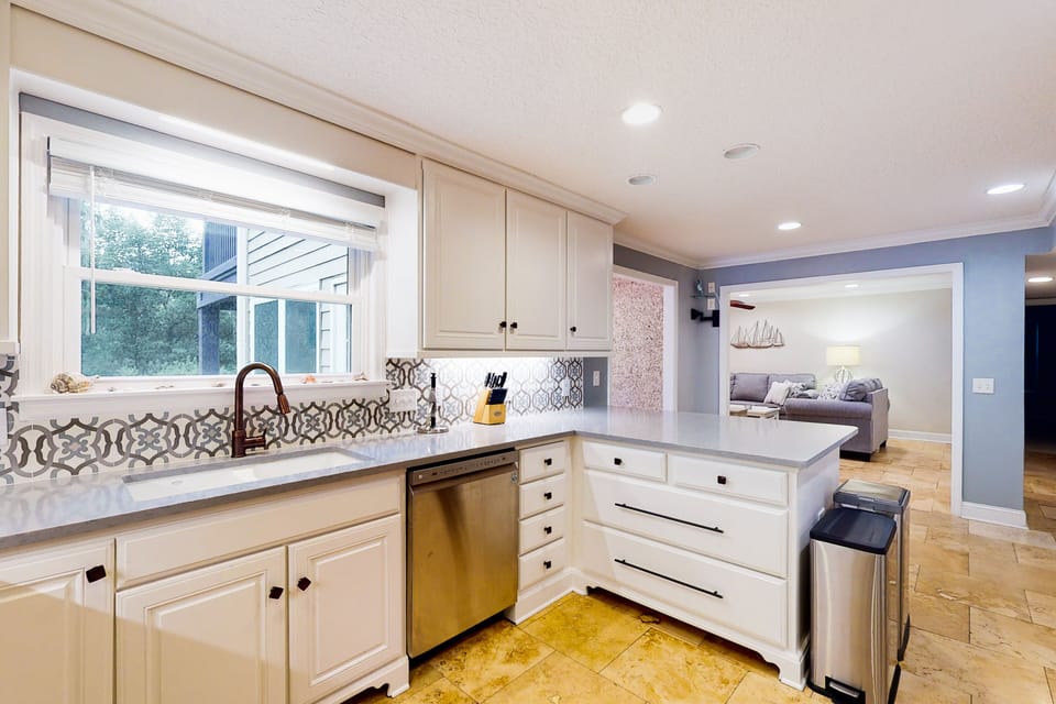 House, Multiple Beds, Patio, Garden View (Shore Thing) | Private kitchen
