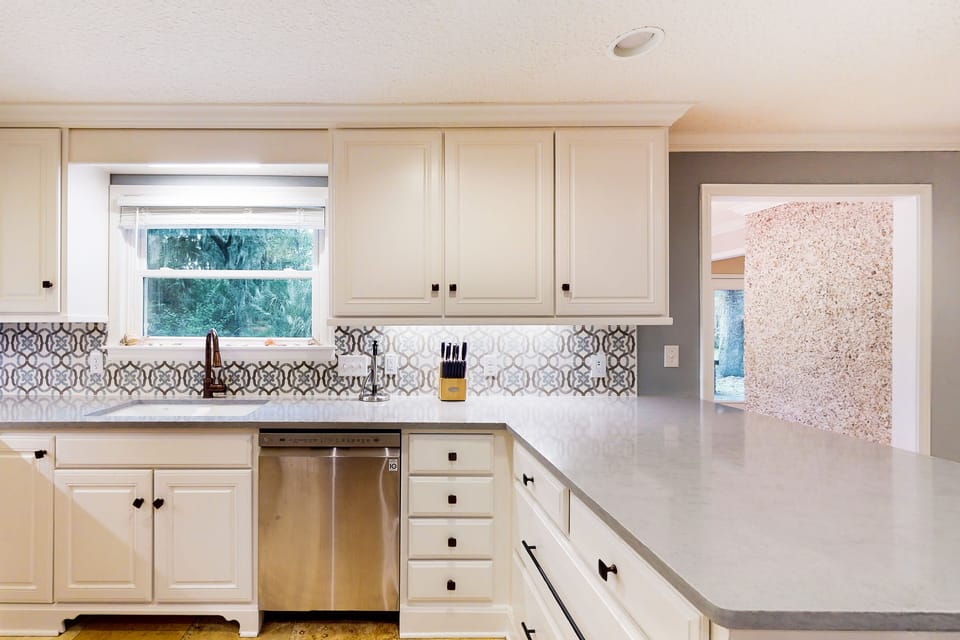 House, Multiple Beds, Patio, Garden View (Shore Thing) | Private kitchen