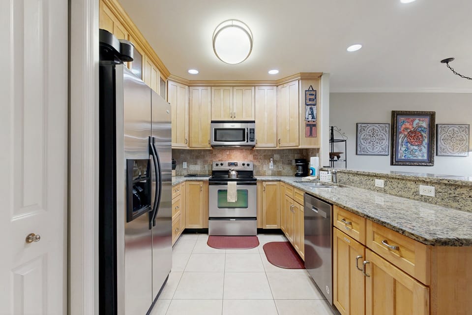Condo, Multiple Beds, Patio, Pool View (Ocean Reef 103) | Private kitchen