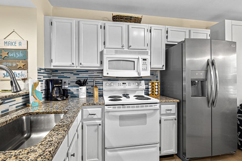 Condo, Multiple Beds, Pool Access, Pool View (Colony Reef Club II 17A) | Private kitchen