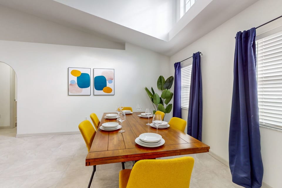 House, Multiple Beds, Pool Access, Pool View (Coastal Casa) | 3 bedrooms, individually decorated, individually furnished, bed sheets