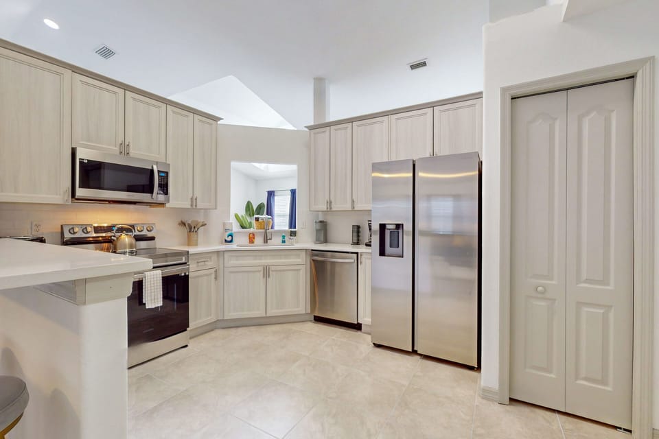 House, Multiple Beds, Pool Access, Pool View (Coastal Casa) | Private kitchen