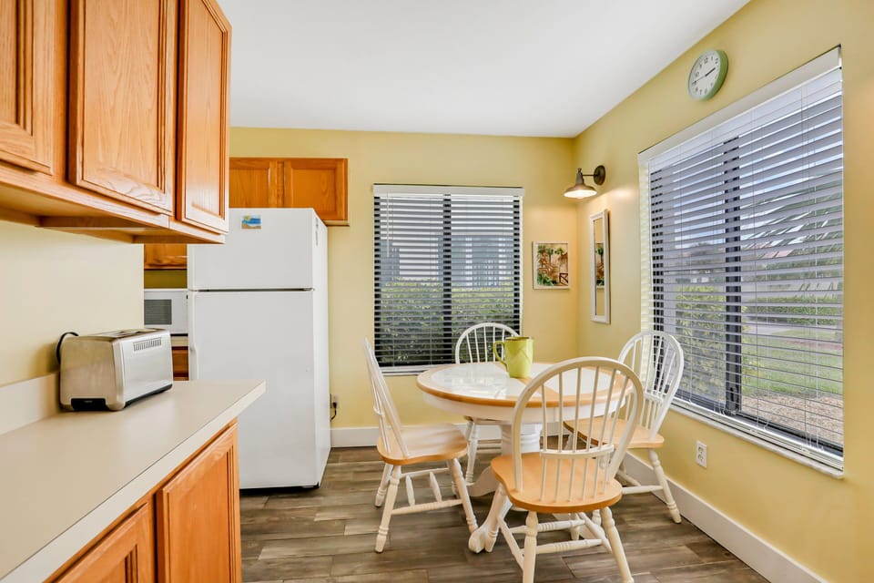Condo, Multiple Beds, Pool Access, Pool View (Colony Reef Club II 18A) | 2 bedrooms, individually decorated, individually furnished