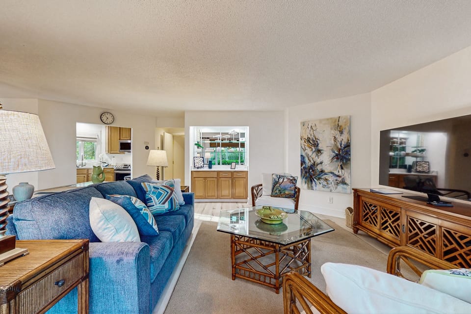 Condo, 1 King Bed with Sofa bed, Pool Access, Pool View (1 Bedroom King Condo - Courtside) | Living area