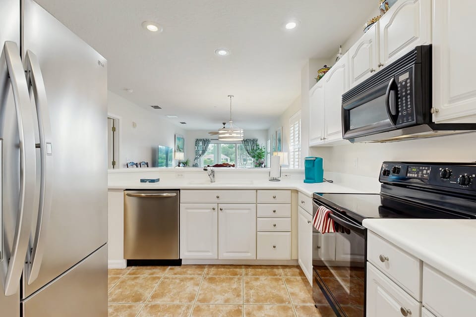 Condo, Multiple Beds, Pool Access, Pool View (Canopy Retreat) | Private kitchen