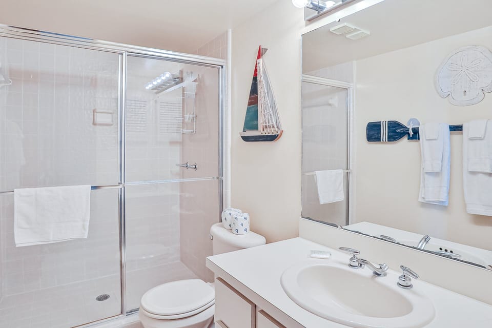 Fantastic Home With Views of Sunrises, Sunsets, & Dolphins + Wifi & Shared Pool Apartment in Crescent Beach