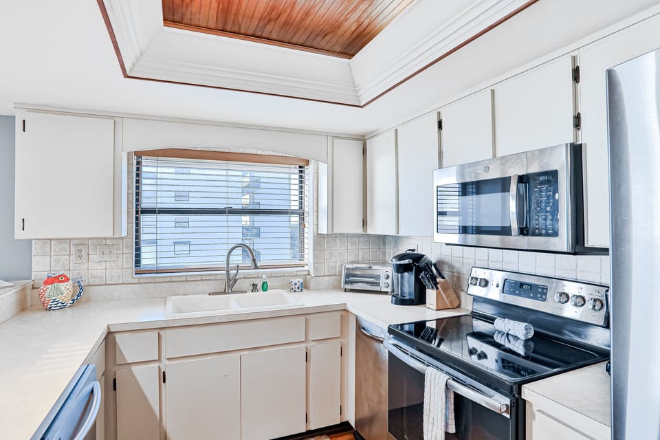 Condo, Multiple Beds, Pool Access, Ocean View (Sand Dollar II 408) | Private kitchen