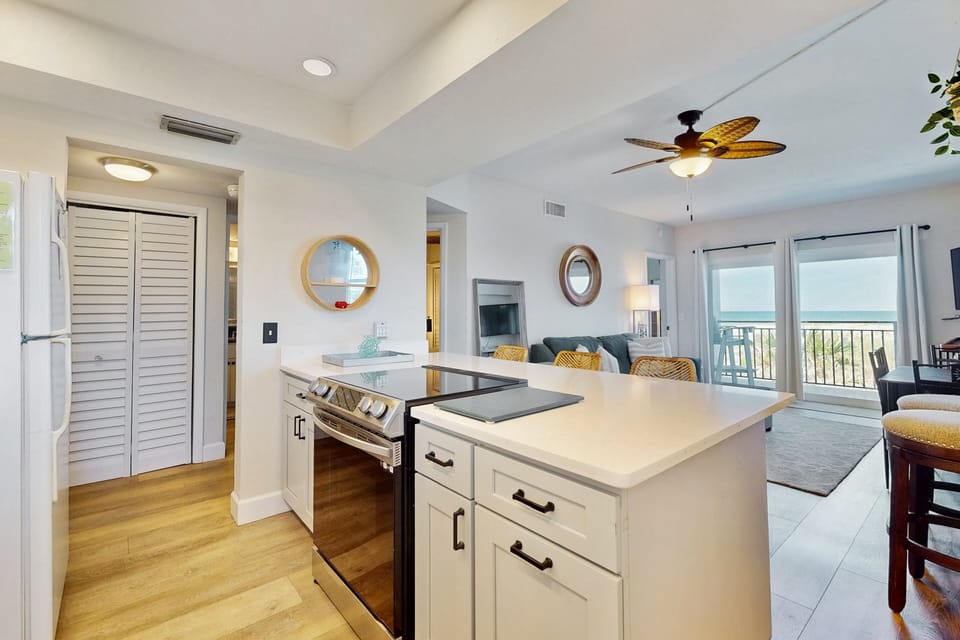 Condo, Multiple Beds, Pool Access, Ocean View (Joyful on Jax Beach) | Private kitchen
