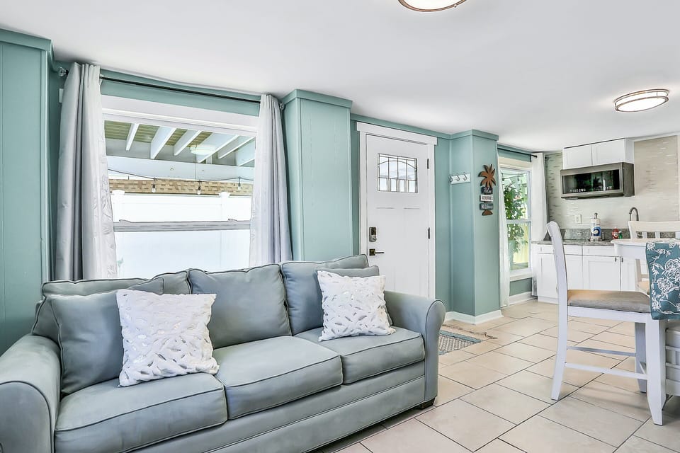 House, Multiple Beds, Pool Access, Pool View (Vilano Beach Dream Home St Augustine) | Living area