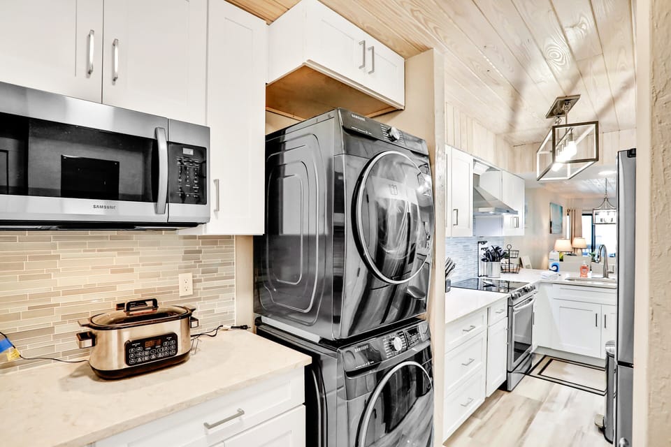 Condo, Multiple Beds, Balcony, Ocean View (Sunrise Escape) | Private kitchen