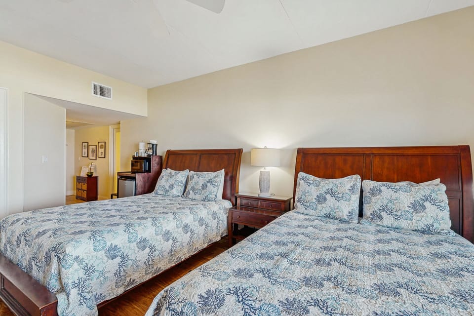 Condo, 2 Queen Beds, Balcony, Ocean View (225 Sandcastles - Hotel Side) | 1 bedroom, individually decorated, individually furnished, bed sheets