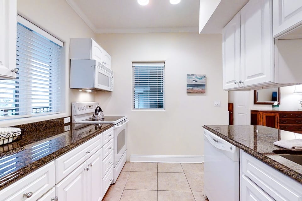 Condo, Multiple Beds, Balcony, Pool View (2533-34 Tennis Villas) | Private kitchen