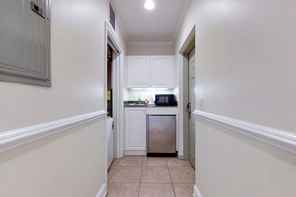 Condo, Multiple Beds, Balcony, Pool View (2533-34 Tennis Villas) | Private kitchen