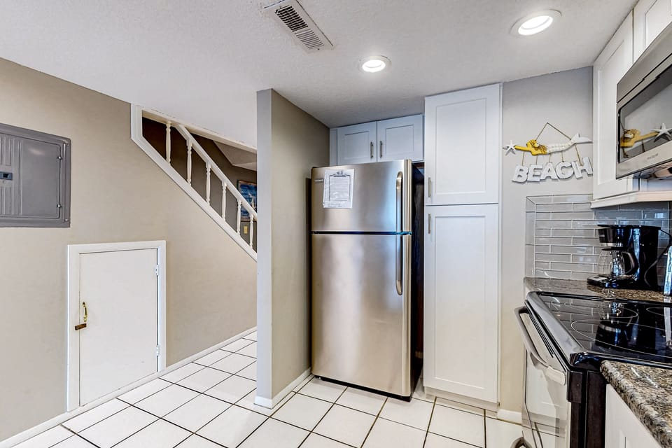 Condo, Multiple Beds, Pool Access, Garden View (Beachside Bliss) | Private kitchen