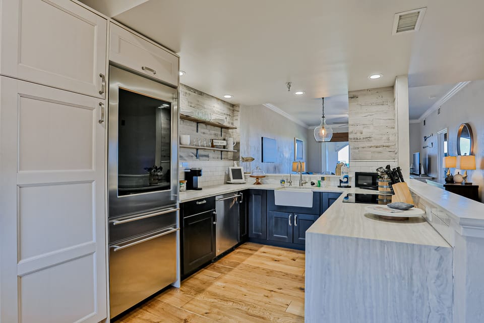 Condo, Multiple Beds, Pool Access, Beach View (Gallagher's Beach Vibe) | Private kitchen