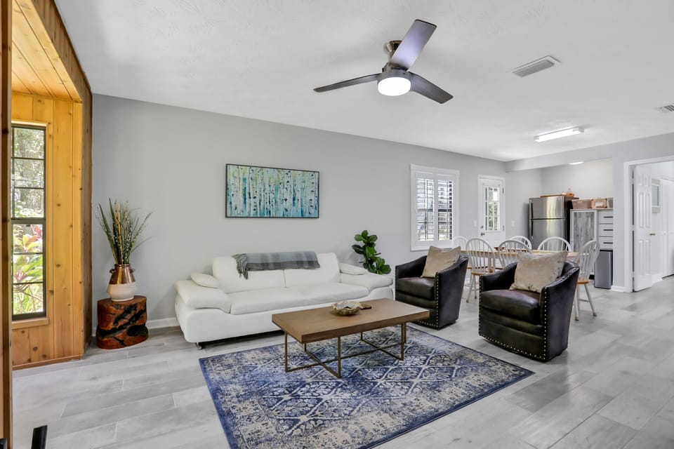House, Multiple Beds, Patio, Garden View (4636 Whimbrel Lane) | Living area