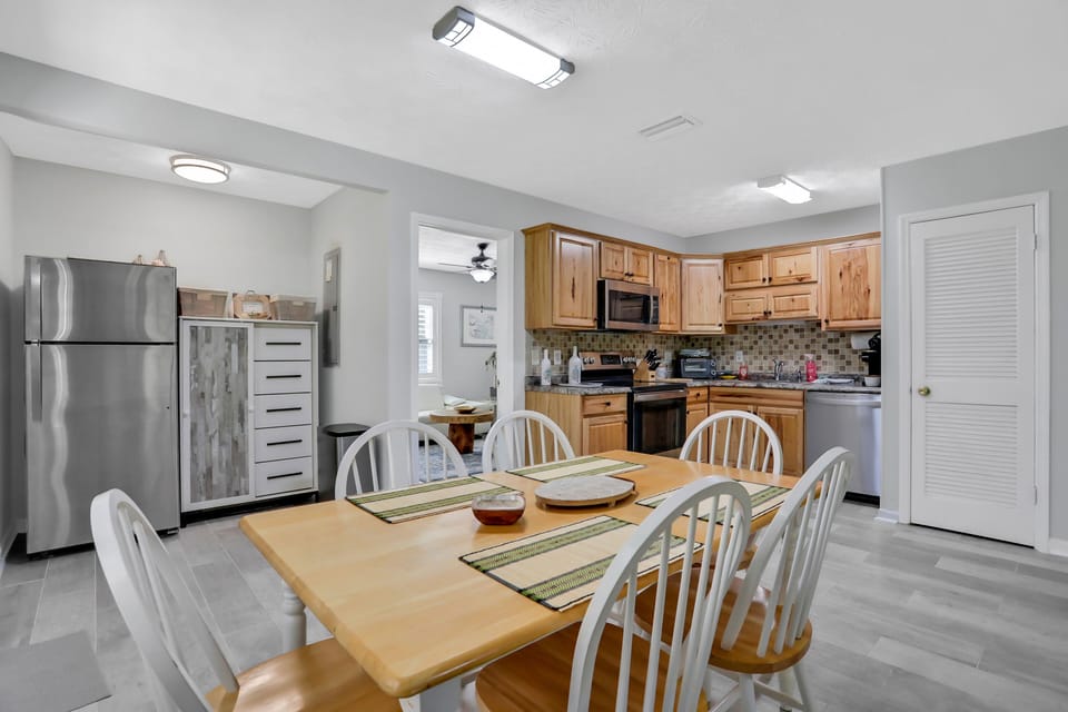 House, Multiple Beds, Patio, Garden View (4636 Whimbrel Lane) | 3 bedrooms, individually decorated, individually furnished, bed sheets