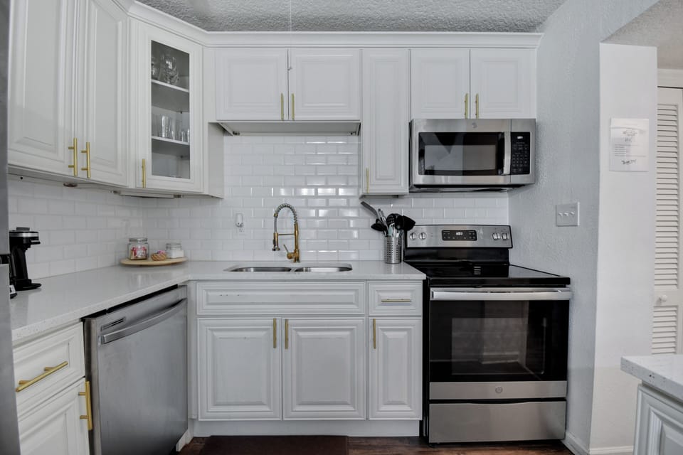 House, Multiple Beds, Hot Tub, Garden View (The Dancy House) | Private kitchen