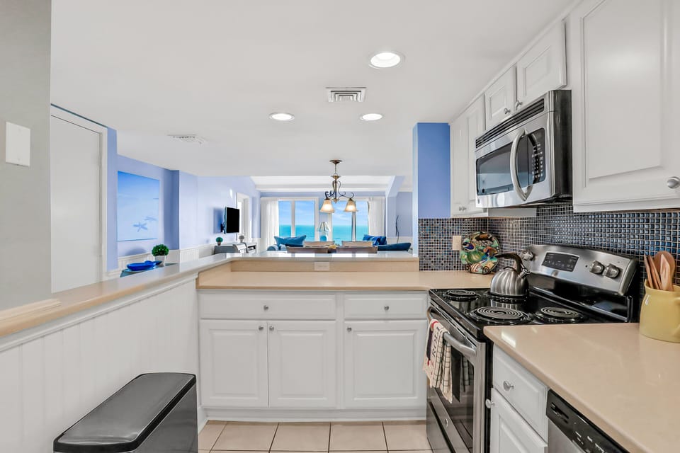 Condo, Multiple Beds, Pool Access, Beach View (1354 Ship Watch) | Private kitchen