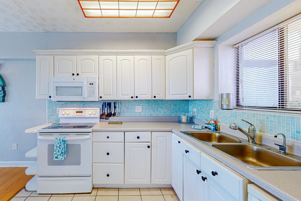 Condo, Multiple Beds, Pool Access, Ocean View (Jacksonville OceanFront Retreat) | Private kitchen