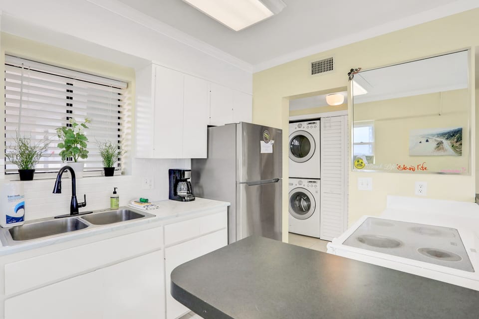 Condo, Multiple Beds, Pool Access, Ocean View (Beachside Surf Haven) | Private kitchen