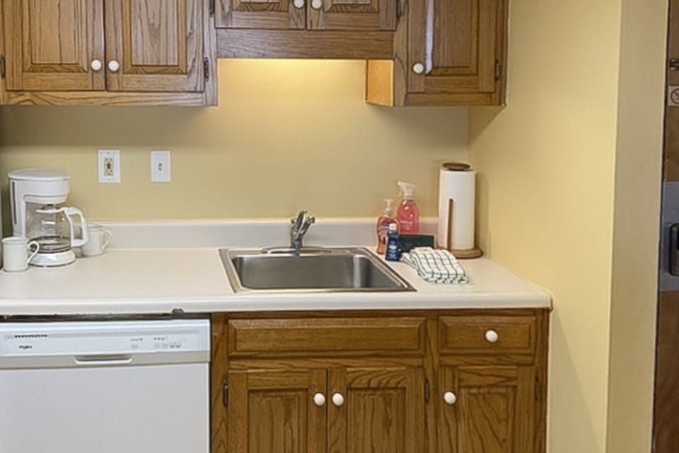 Condo, Multiple Beds, Balcony, Pool View (287-88 Sandcastles) | Private kitchen