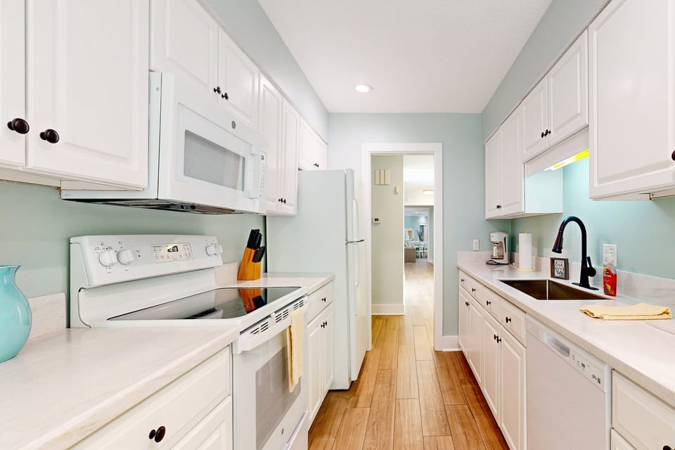 House, Multiple Beds, Pool Access, Ocean View (13 Green-Winged Teal) | Private kitchen