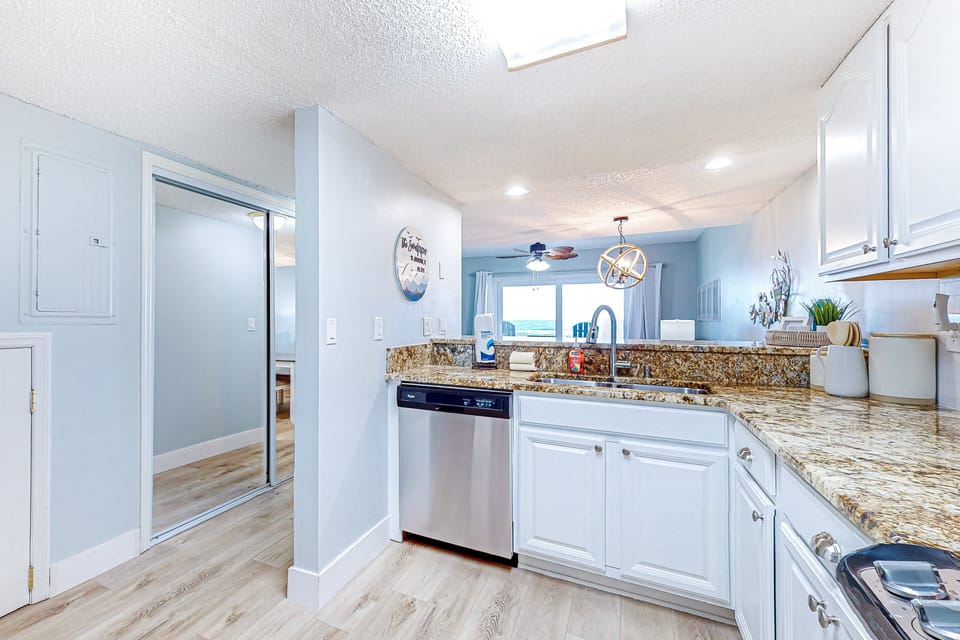 Condo, Multiple Beds, Pool Access, Beach View (The Sandpiper) | Private kitchen