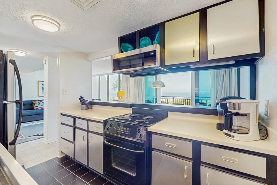 Condo, Multiple Beds, Pool Access, Ocean View (Captains Court 1004) | Private kitchen