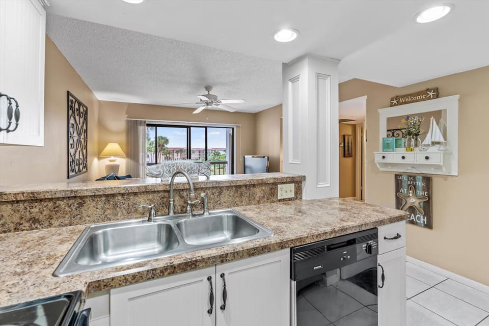Condo, Multiple Beds, Pool Access, Ocean View (Beachside Haven) | Private kitchen