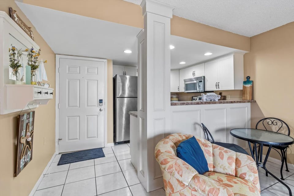 Condo, Multiple Beds, Pool Access, Ocean View (Beachside Haven) | Interior