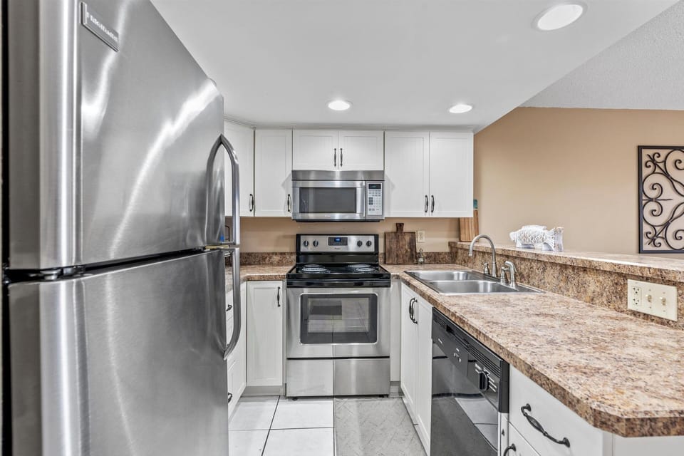 Condo, Multiple Beds, Pool Access, Ocean View (Beachside Haven) | Private kitchen