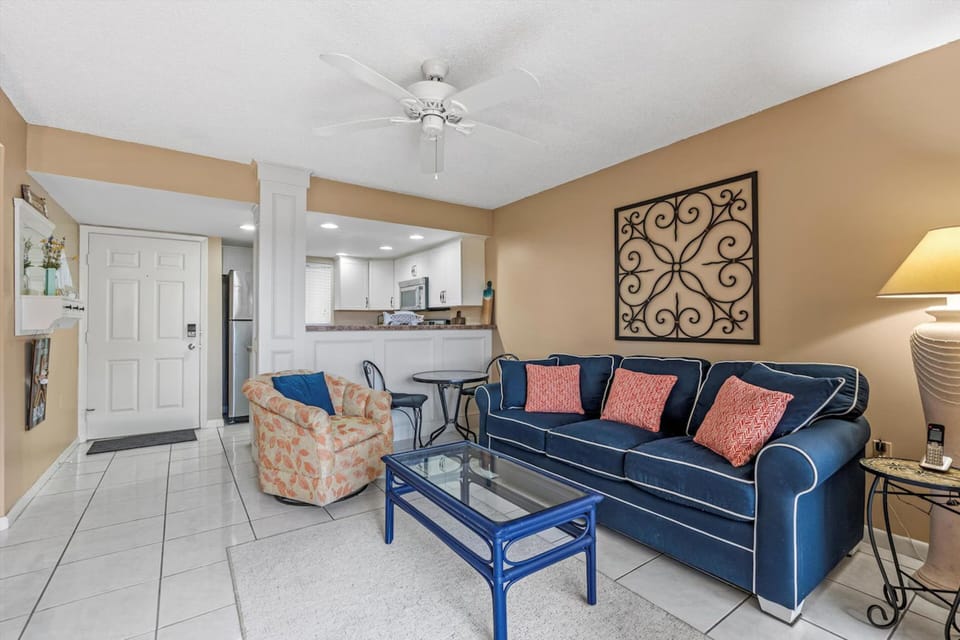 Condo, Multiple Beds, Pool Access, Ocean View (Beachside Haven) | Living area