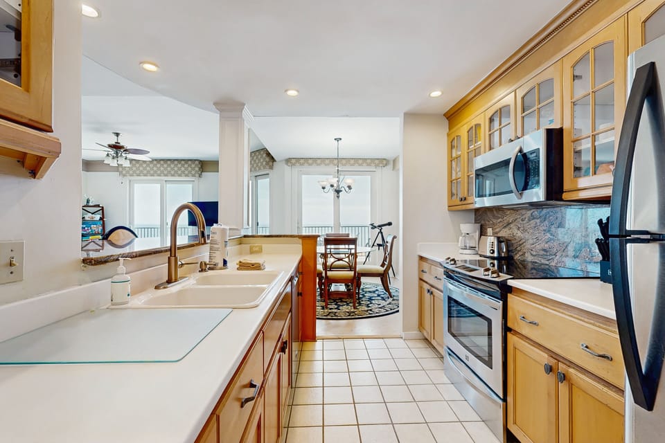 House, Multiple Beds, Patio, Ocean View (1676 Sea Dunes) | Private kitchen