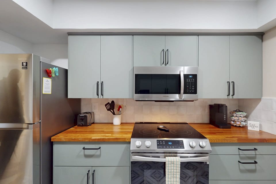 Condo, Multiple Beds, Balcony, Garden View (Salt & Feather) | Private kitchen